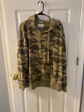 American Eagle Outfitters women’s Camo Crewneck Hoodie - Olive Green & Brown